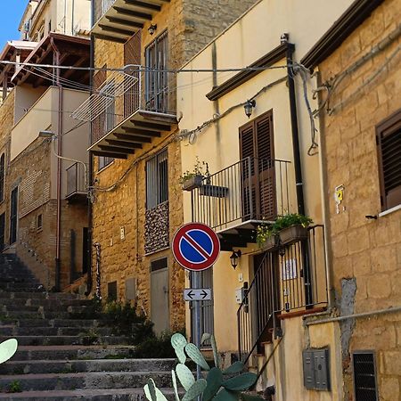 A Due Passi Dal Centro Sweet Rooms Agrigent Exterior foto