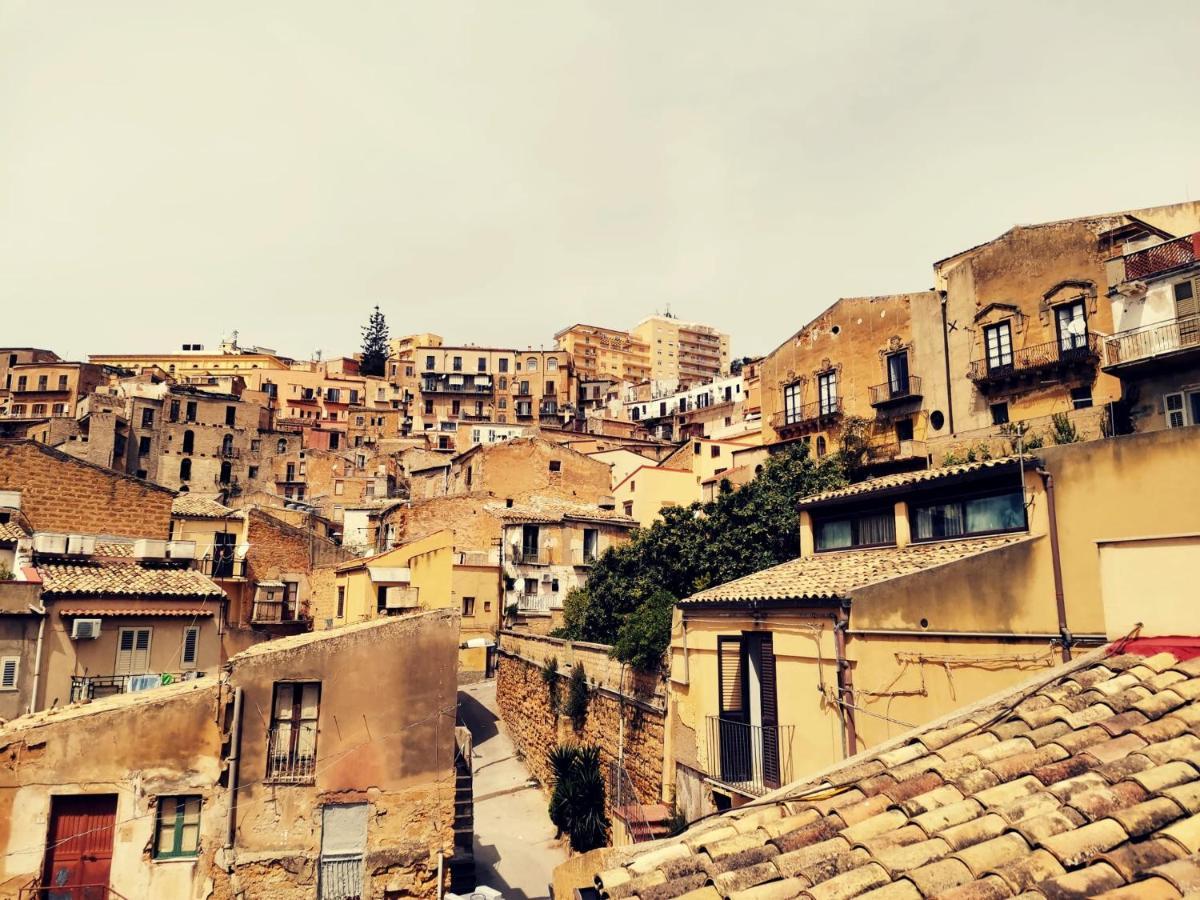 A Due Passi Dal Centro Sweet Rooms Agrigent Exterior foto