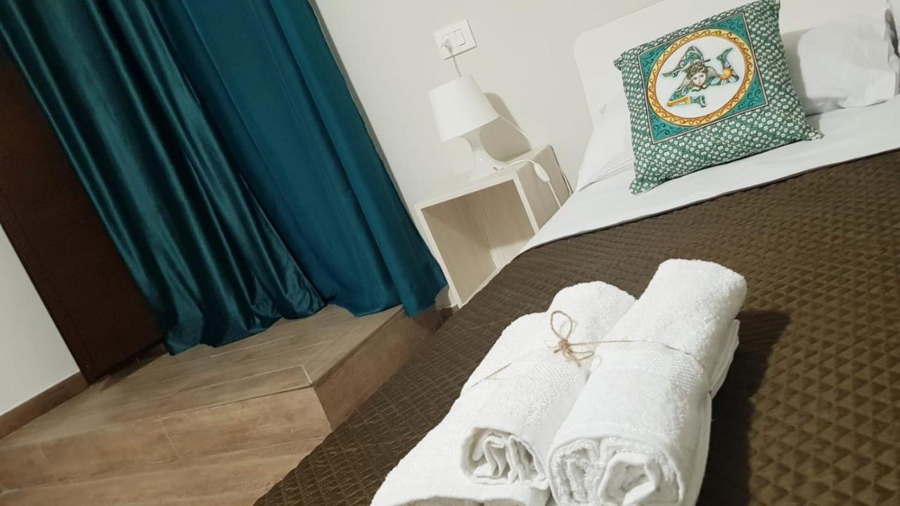 A Due Passi Dal Centro Sweet Rooms Agrigent Exterior foto