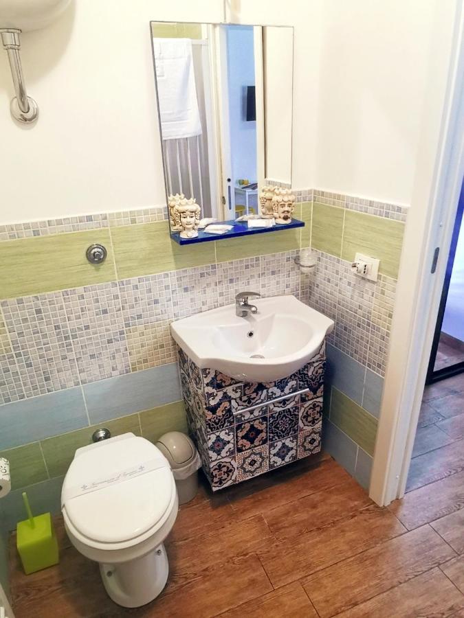 A Due Passi Dal Centro Sweet Rooms Agrigent Exterior foto