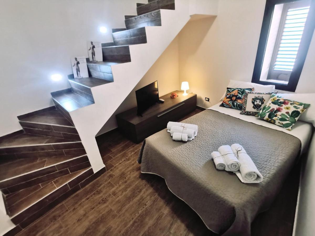 A Due Passi Dal Centro Sweet Rooms Agrigent Exterior foto