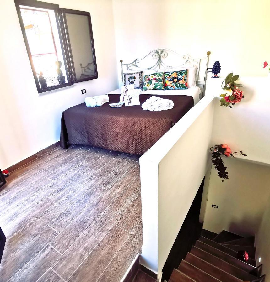 A Due Passi Dal Centro Sweet Rooms Agrigent Exterior foto