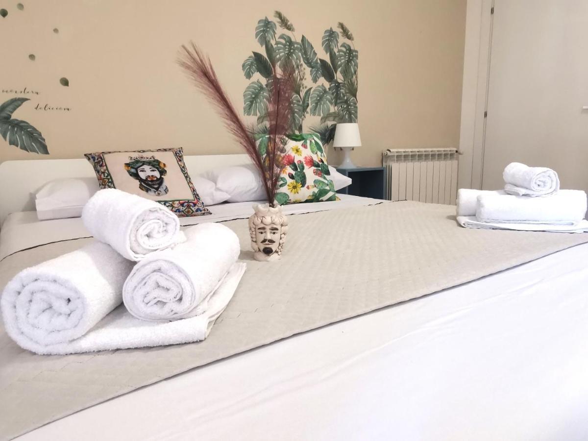 A Due Passi Dal Centro Sweet Rooms Agrigent Exterior foto