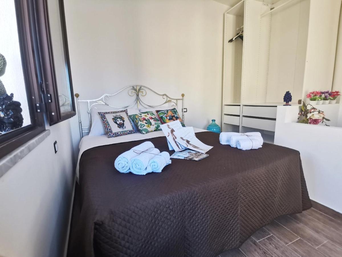 A Due Passi Dal Centro Sweet Rooms Agrigent Exterior foto