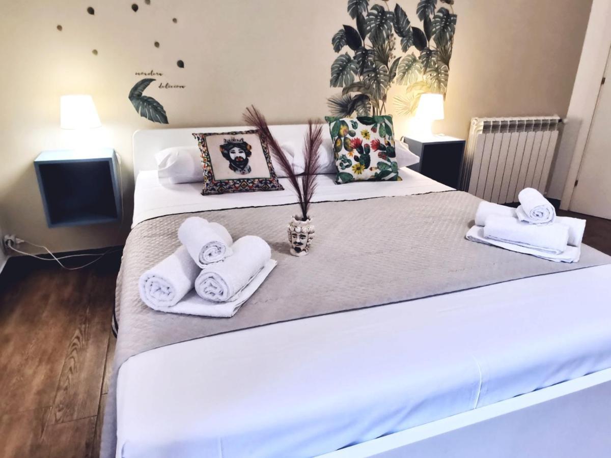 A Due Passi Dal Centro Sweet Rooms Agrigent Exterior foto