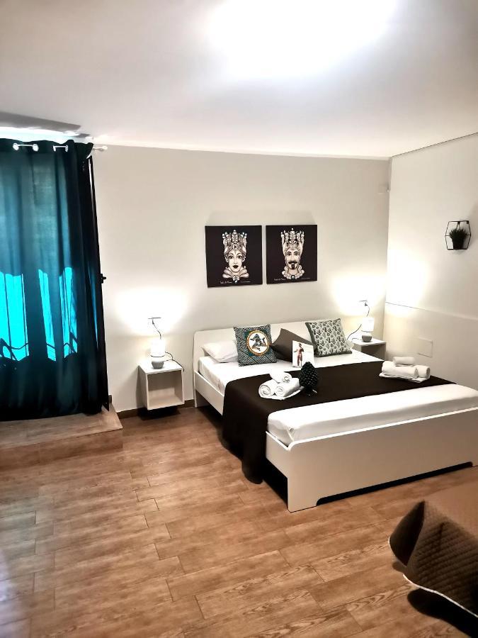 A Due Passi Dal Centro Sweet Rooms Agrigent Exterior foto