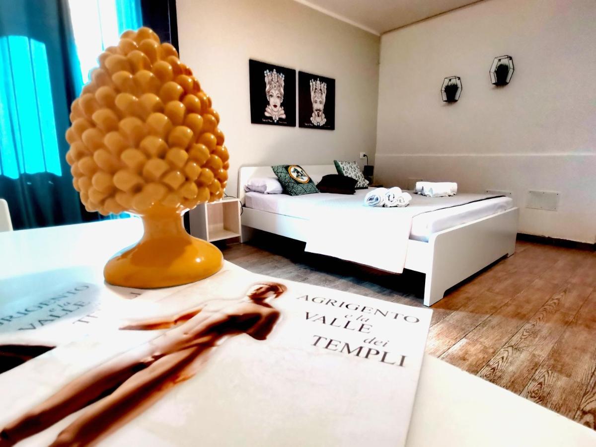 A Due Passi Dal Centro Sweet Rooms Agrigent Exterior foto