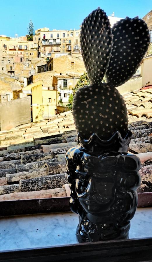 A Due Passi Dal Centro Sweet Rooms Agrigent Exterior foto